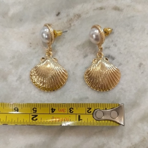 14K Gold Plated Sea Shell Pearl Earrings - Picture 2 of 4